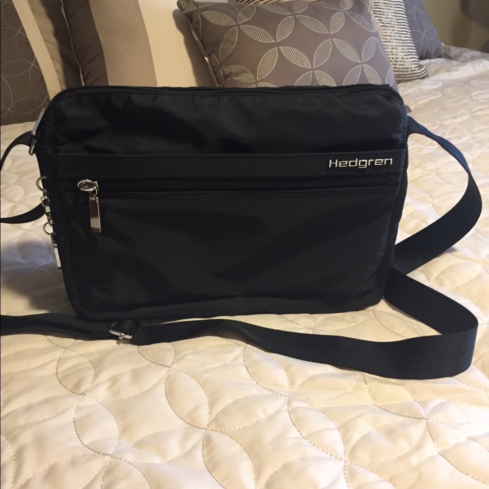 Black Hedgren crossbody